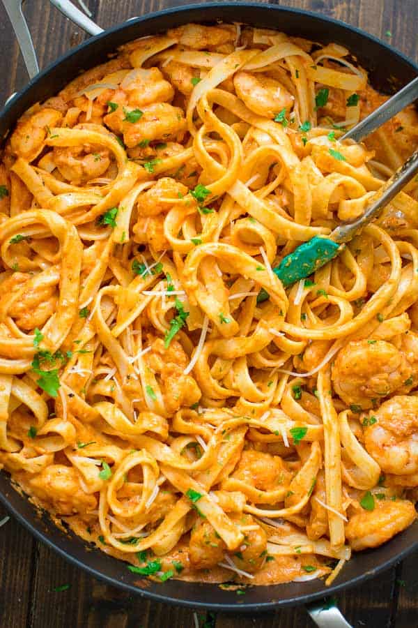 Shrimp Fettucine with Roasted Red Pepper Sauce | 10 Seafood and Pasta Dinner Recipes in under 30 minutes | https://seasyourday.com – A Coastal Lifestyle Blog