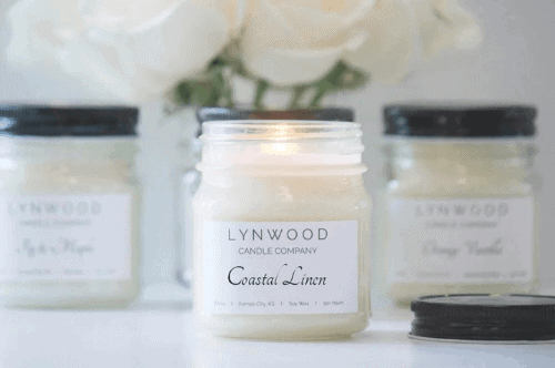 Coastal Linene Scented Candle | Coastal and Beach Themed Hostess Gifts Under $50 | https://seasyourday.com/coastal-hostess-gifts-under-50-dollars/